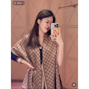 구찌 울 자카드 머플러