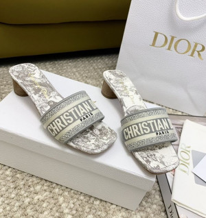 디올 디웨이 뮬 힐 뜨왈드주이