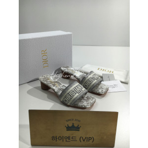 디올 디웨이 뮬 힐 뜨왈드주이