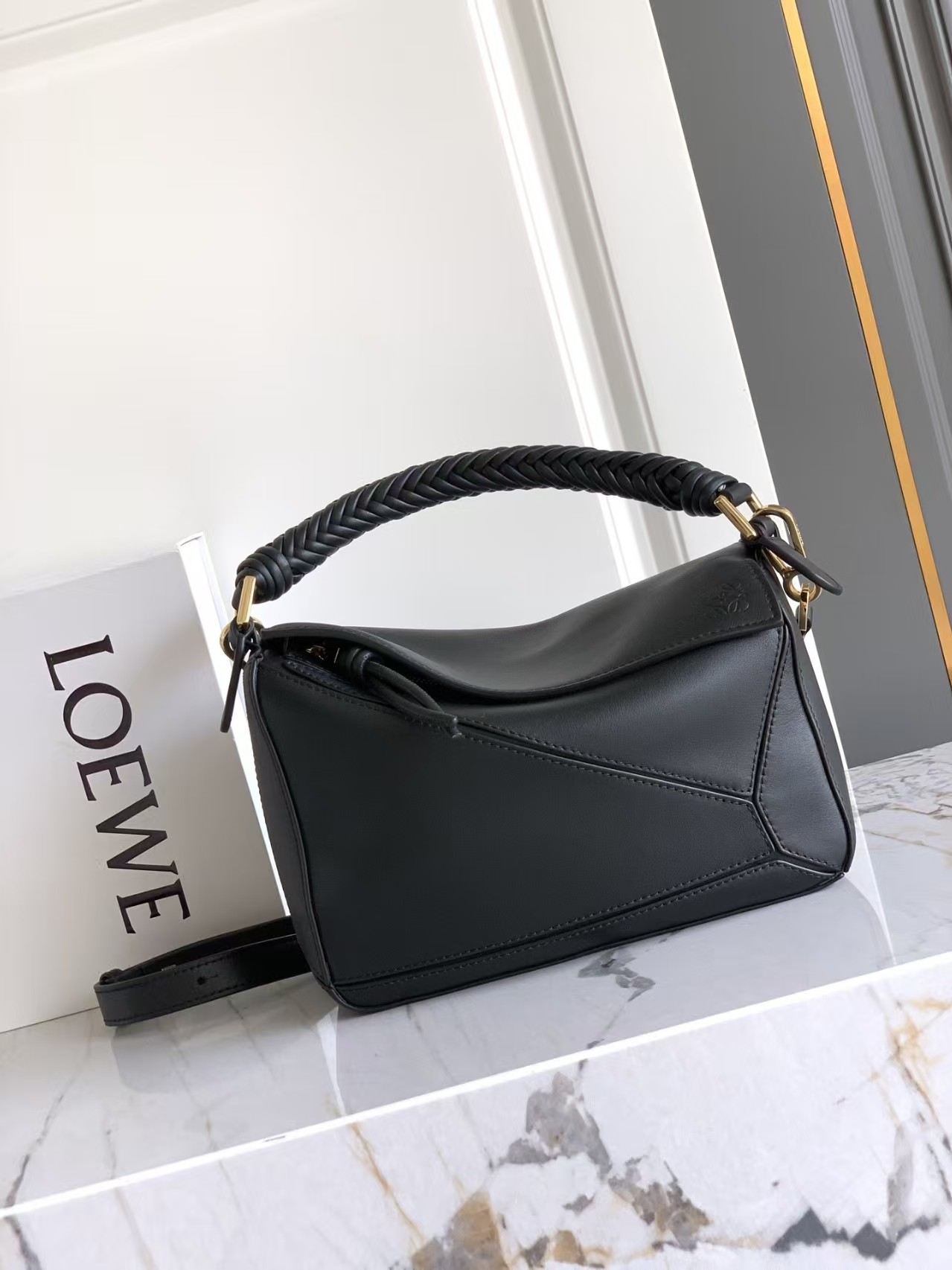 로에베 스무스 카프스킨 퍼즐 24cm 스몰 백 (컬러 블랙) 